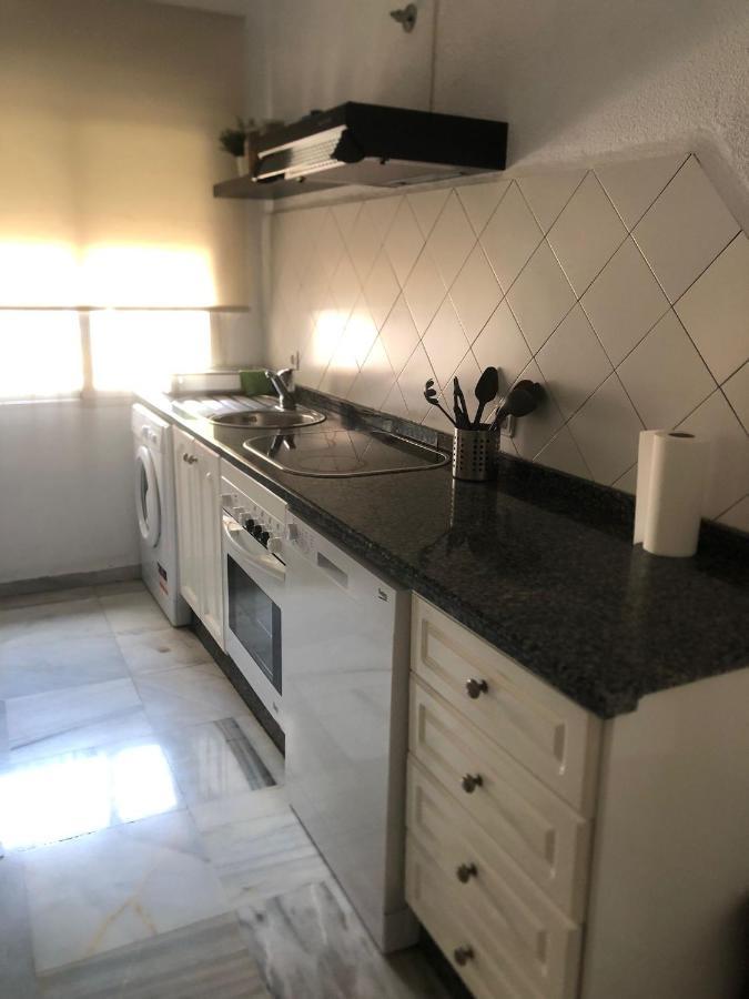 Tablada Los Remedios Sevilla Bagian luar foto